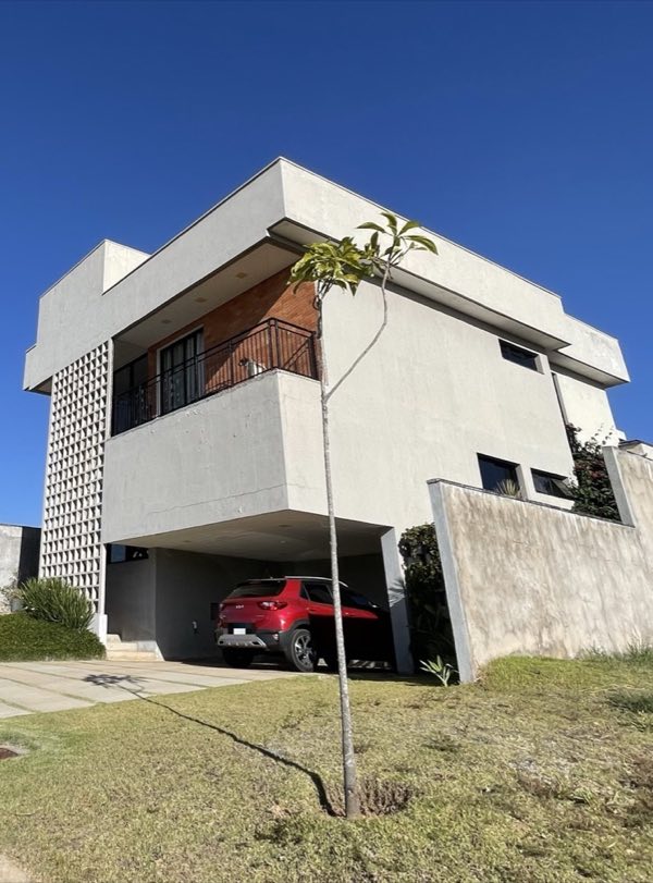 Sobrado com garagem coberta
